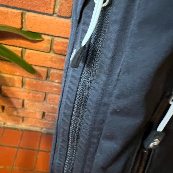 Peak performance tracking pants size L like new - Picture 4 of 6